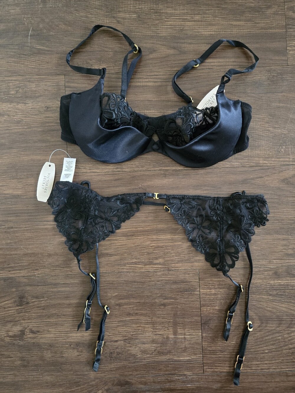 Victoria's Secret Very Sexy Black Lace 1/4 Cup Bra And Garter Belt Set NWT